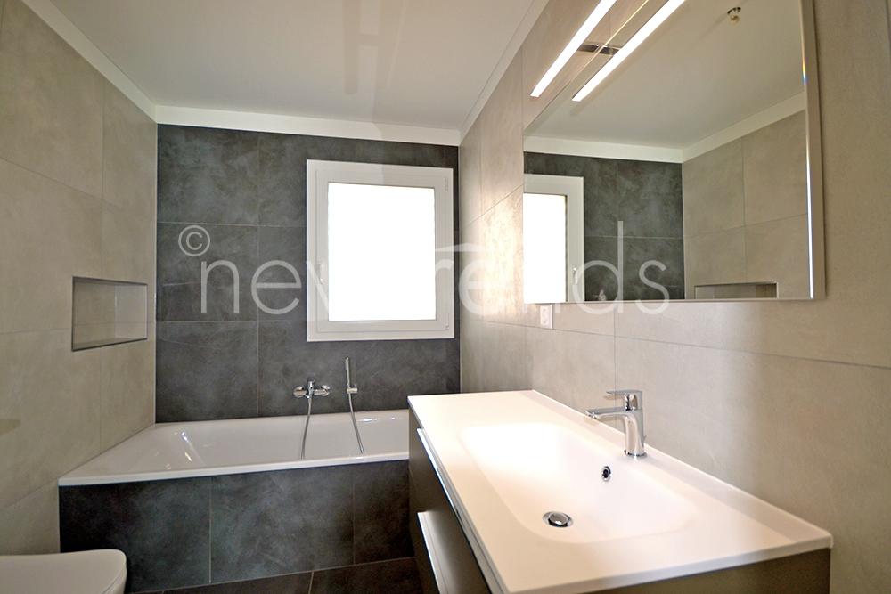 affittasi appartamento moderno con grande terrazza zona tranquilla e servita a savosa: foto bagno con vasca