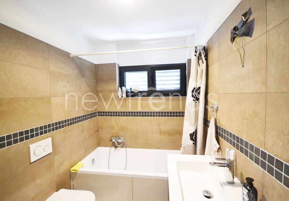 vendesi appartamento di nuova costruzione in posizione strategica a canobbio: foto bagno con vasca
