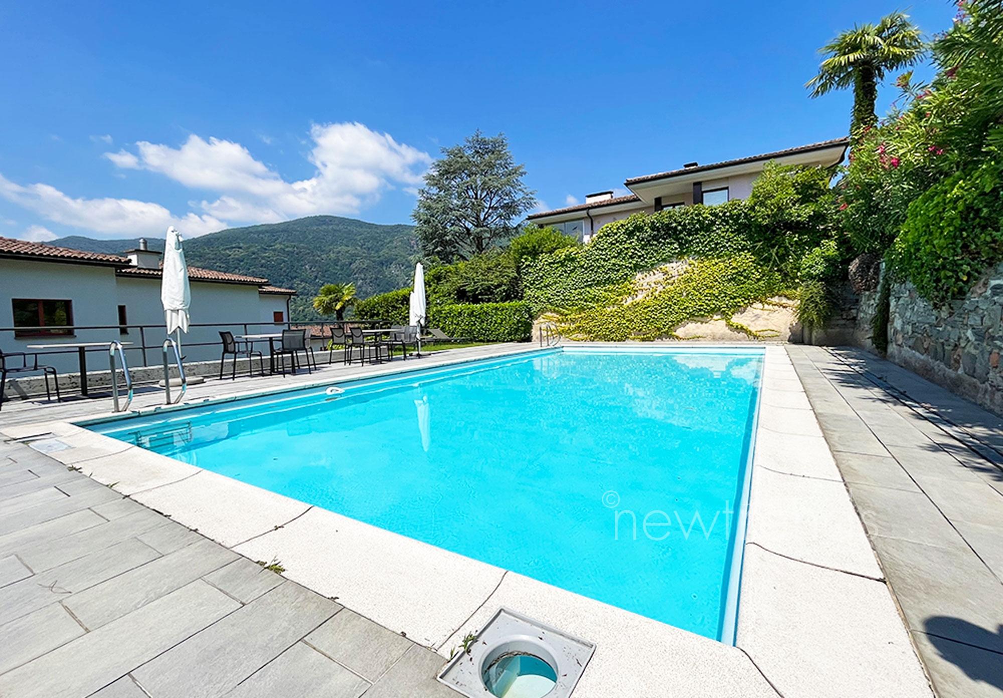 affittasi casa con giardino vista lago a morcote: foto grande piscina condominiale (privata)