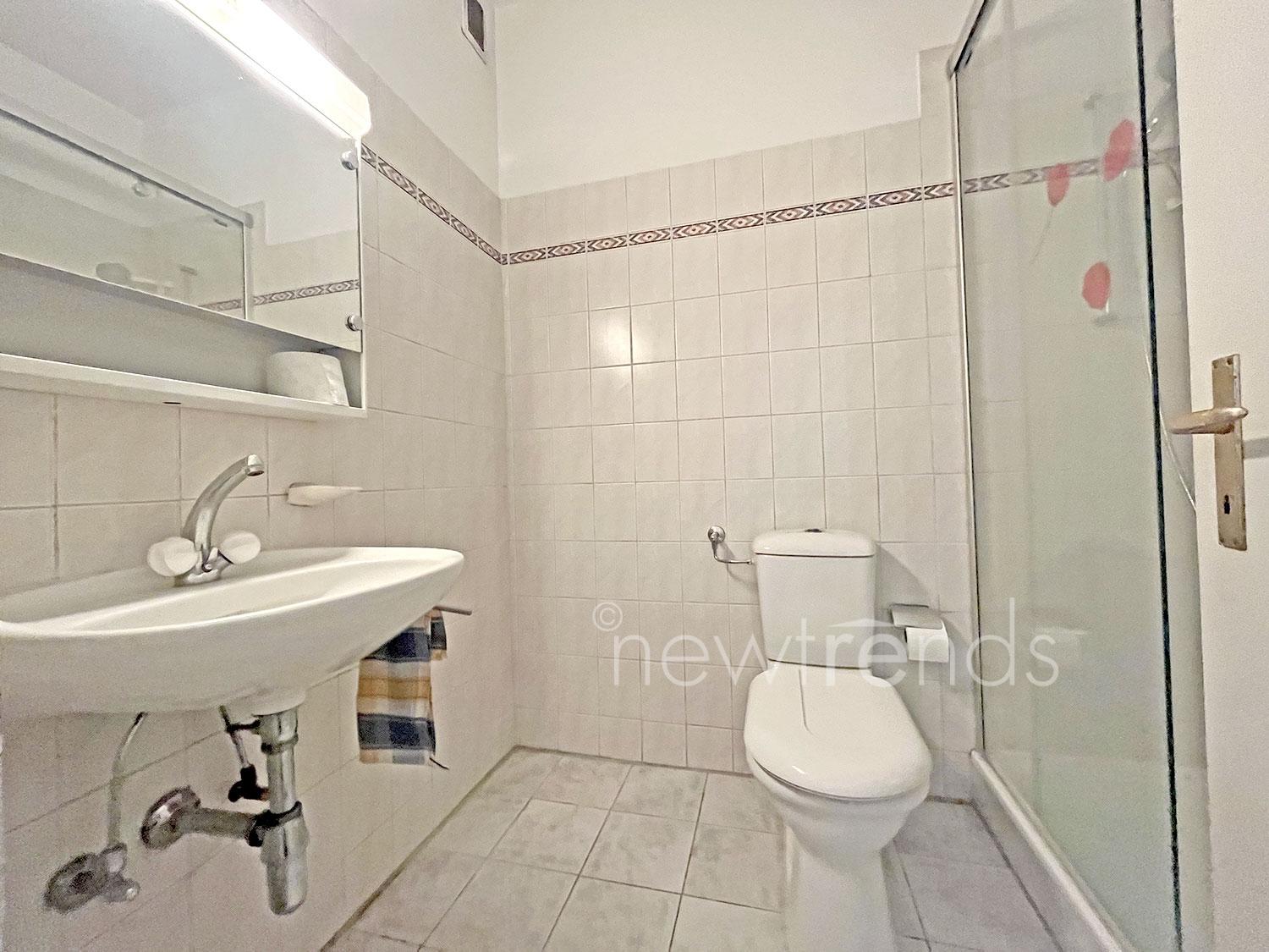 vendesi appartamento 3.5 locali a lugano: foto bagno con grande doccia