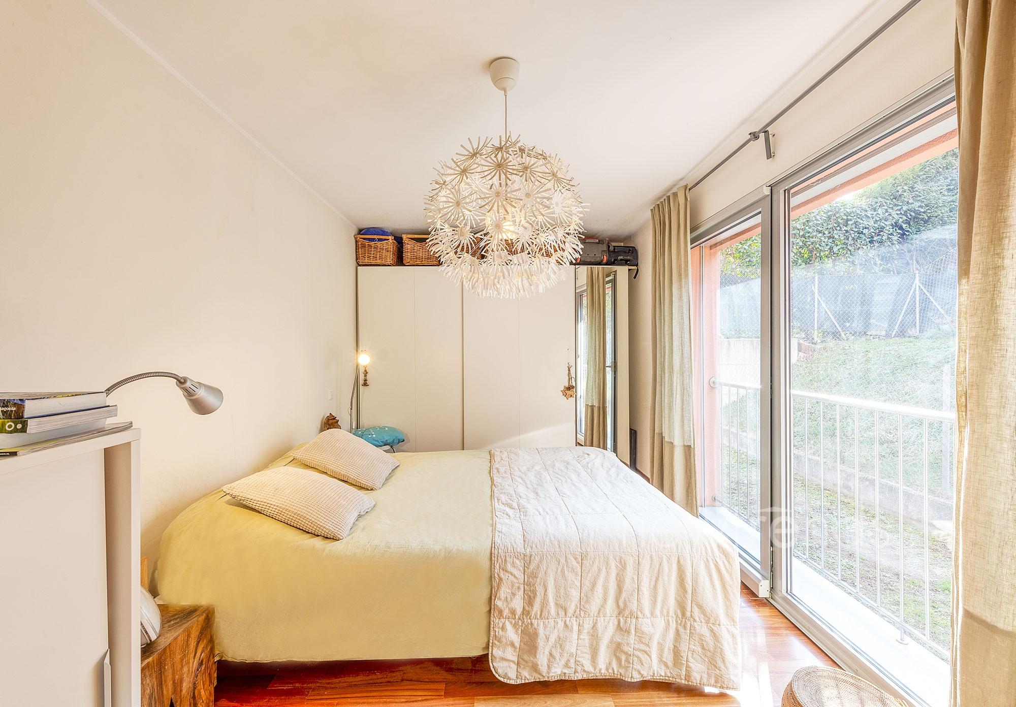 vendesi appartamento moderno con ampia terrazza coperta e giardino a gravesano: foto camera da letto