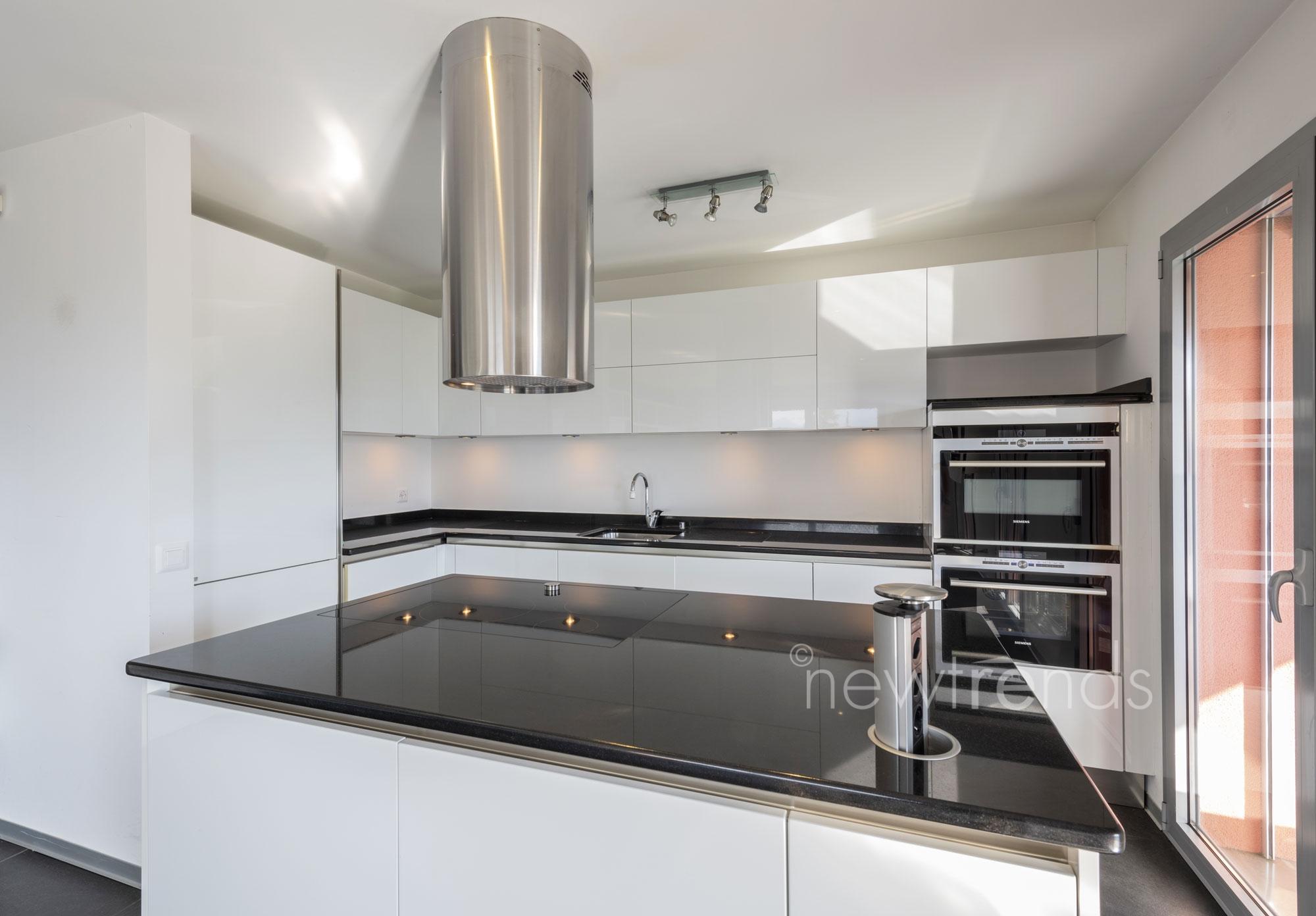 vendesi appartamento moderno ottimo prezzo con ampia terrazza coperta a gravesano: foto dettaglio cucina