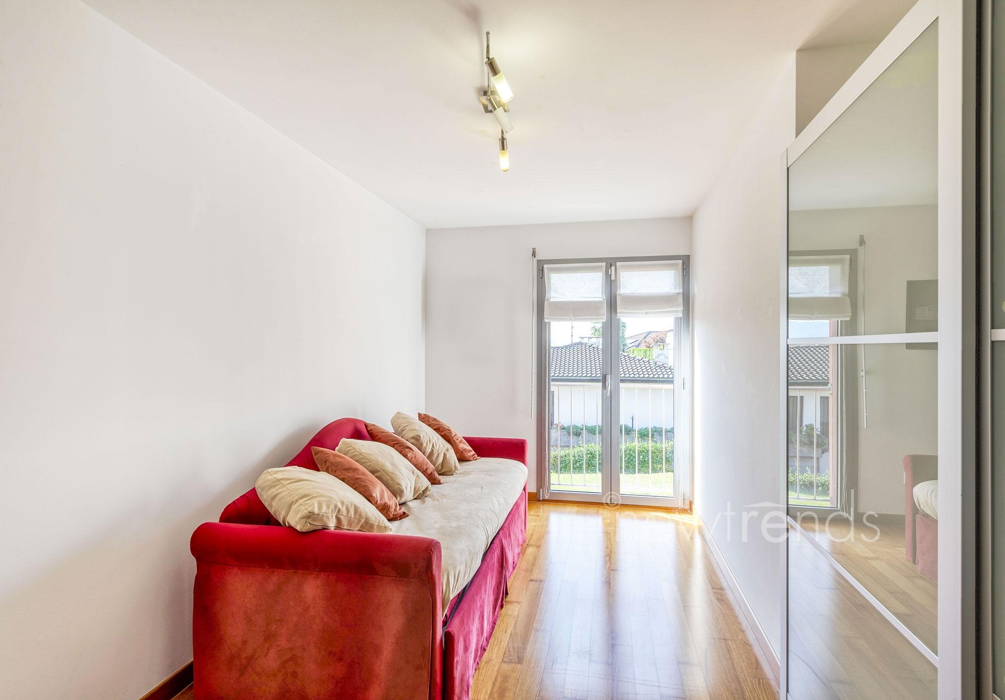 vendesi appartamento moderno ottimo prezzo con ampia terrazza coperta a gravesano: foto camera secondaria