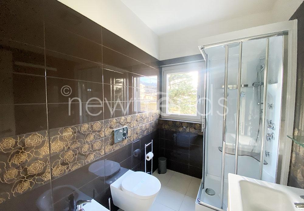 elegante appartamento arredato zona tranquilla e strategica a lugano: foto bagno con doccia
