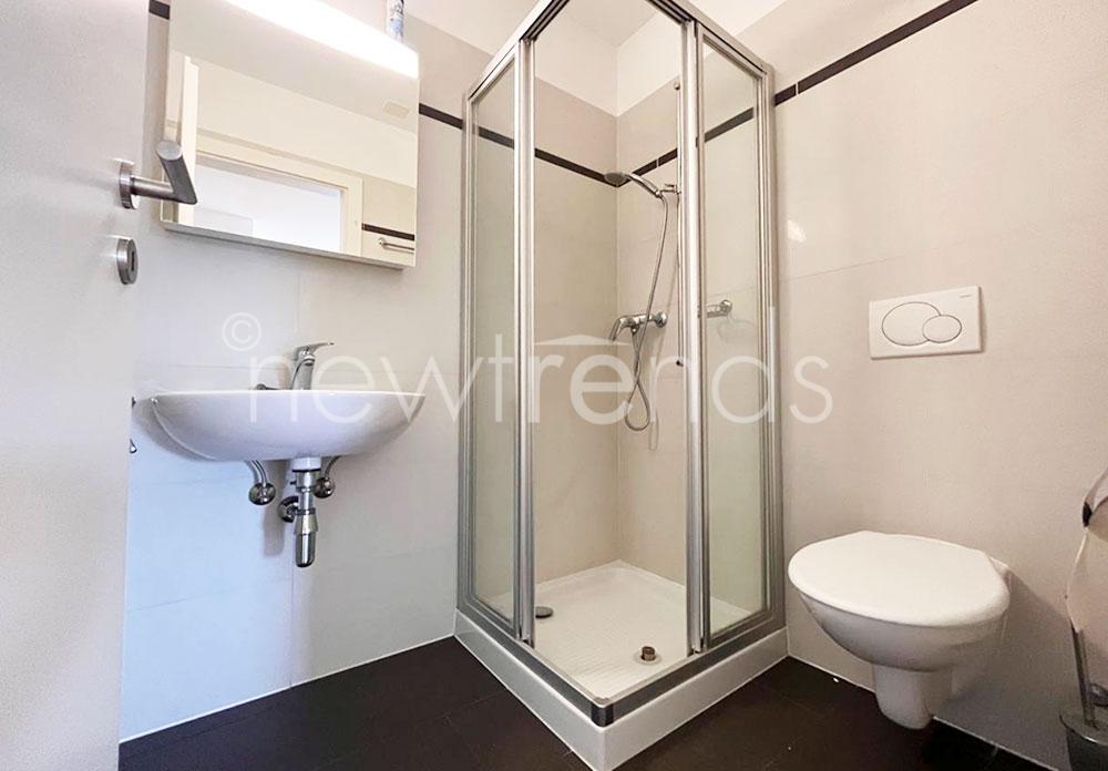 affittasi appartamento moderno, belle finiture, al 4 piano a agno: foto bagno con doccia
